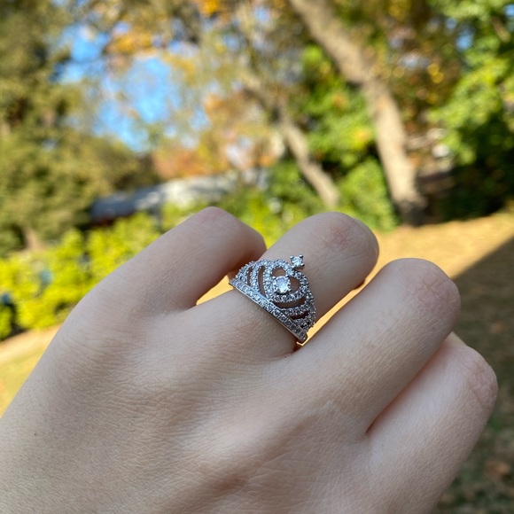 New Gorgeous ring - Picture 4 of 8